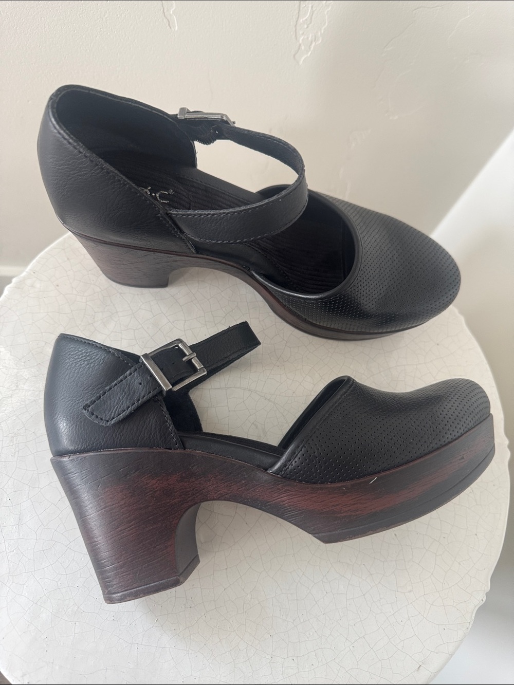 b.o.c Women's Gia Black Faux Leather Platform Clogs Perforated Casual Size 7 EUC - Picture 4 of 10